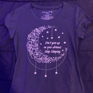 A shirt sleeve shirt